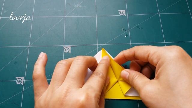Origami banana 3D