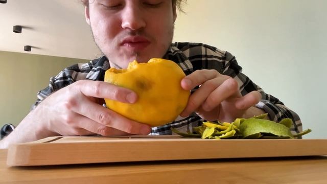 КУШАЮ МАНГО! Показываю КАК ПРАВИЛЬНО ЧИСТИТЬ МАНГО.