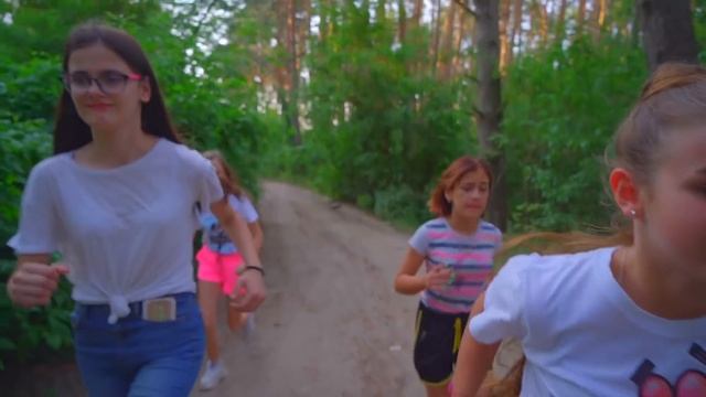 ДЕВОЧКА - МАУГЛИ НАПАЛА НА НАС!!