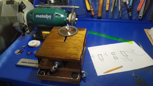 Приспособление для заточки дисковых пил.