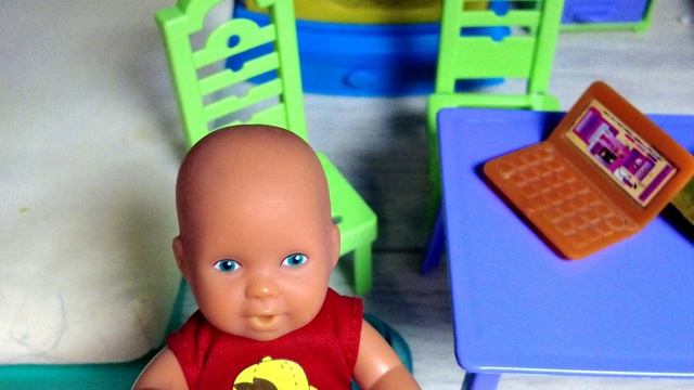 КТО ПОСЛЕДНИЙ УСНЕТ, ТОТ ПОЛУЧИТ??? Катя и Макс веселая семейка! Смешные куклы БАРБИ И ЛОЛ