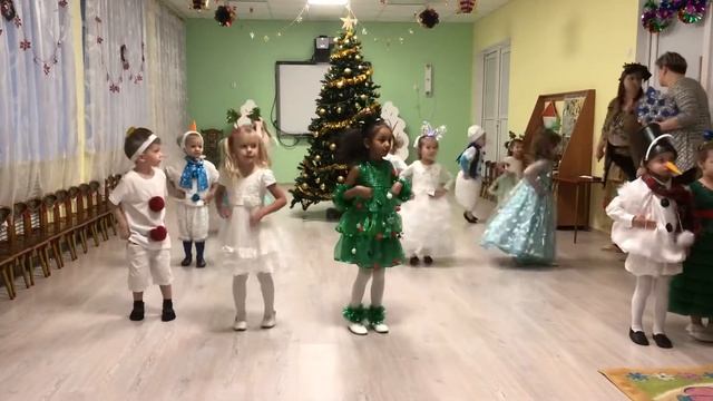 Танец «Новогодние игрушки» в детском саду. Средняя группа