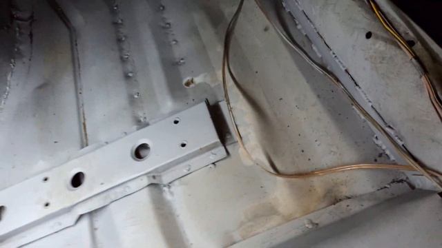Лада Приора. Сварка днища, замена гнилых порогов.