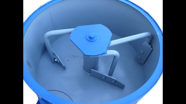 Работа внутри бетоносмесителя СБ-мини на 80 литров