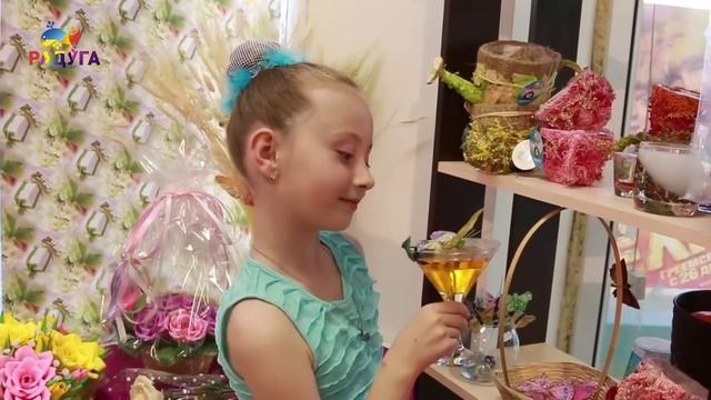 Радужные девчонки делают букеты своими руками!