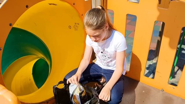 SCP ГОРКА ПОЖИРАТЕЛЬ vs 100 СЛОЕВ ЕДЫ челлендж Узнали ЧТО ЖРЕТ горка пожиратель