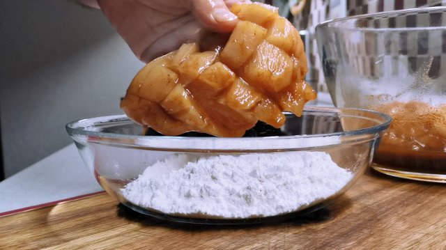 Необычайно СОЧНАЯ КУРИНАЯ ГРУДКА на сковороде. До чего же простой рецепт, все дело в СОУСЕ с МУКОЙ