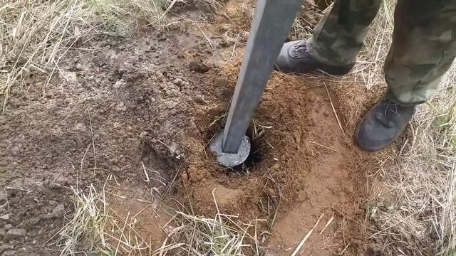 Бетонные столбы и основания заборов