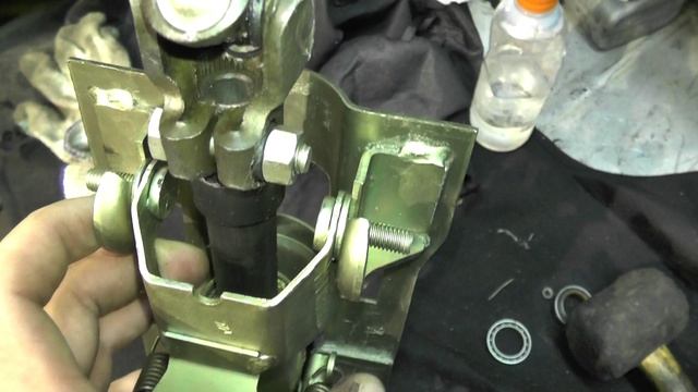 Chevrolet Niva_Замена подшипников рулевой колонки.avi