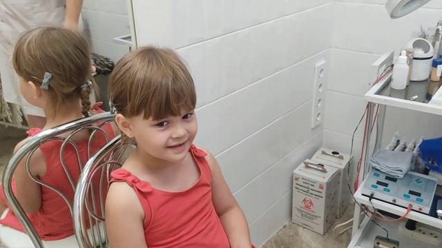 прокалывание ушей у ребенка больно или нет. смотрите сами.