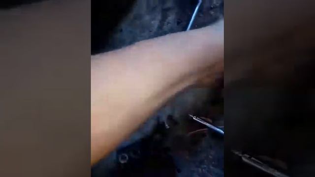 Тойота карина е  меняем петли дверей передних  дверей