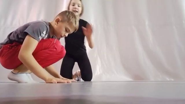 Как научится кувырок ВПЕРЁД?