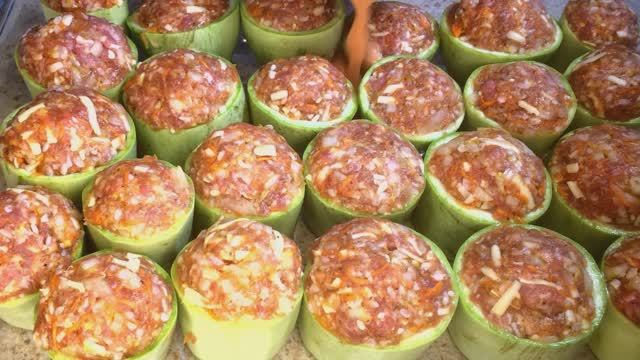 Кабачки фаршированные фаршем в духовке Кабачки рецепты Кабачки в духовке Кабачки с фаршем с мясом