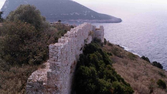 Формирование полисной системы в Древней Греции (рус.) История древнего мира.