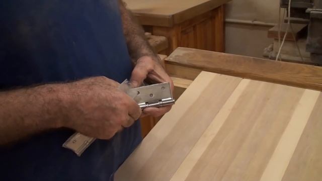 дверцы шкафа из дерева, как устанавливать петли на шкаф, фасад шкафа