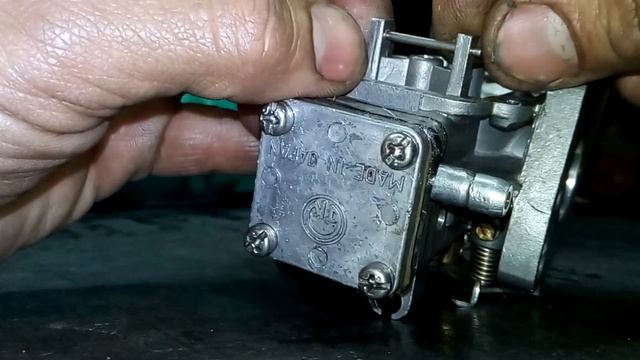 Ремонт лодочного мотора Ямаха 5.Замена лепестков клапана.