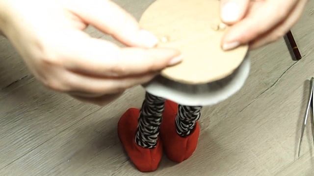 Скандинавский ГНОМ на ножках своими руками. Гном-девочка из фетра