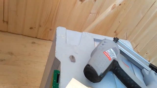Отделка вагонкой с помощью электрического степлера Зубр 2000 я смогу сам