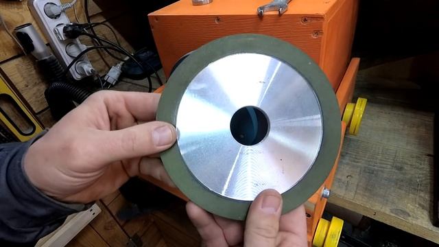 Простое приспособление для качественной заточки свёрл.