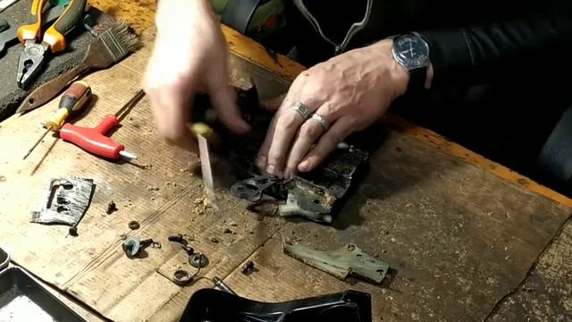 Ремонт тормоза цепи бензопилы.