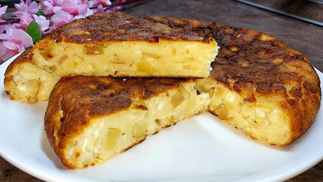 Когда нет времени готовить сырники, готовлю быстрый творожный пирог с яблоками на сковороде. Быстрый