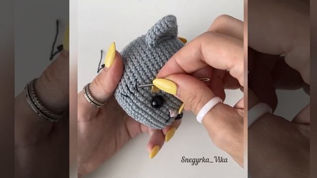 вышитые усы и ресницы у амигуруми. Кошечка Майя 5 видео