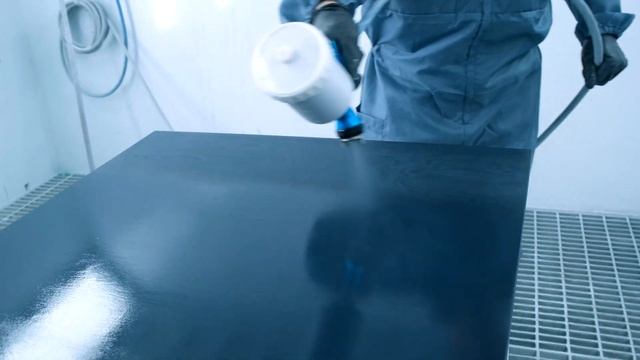 Чем покрасить фанерные фасады. Кухня с фасадами из фанеры и латунной столешницей.