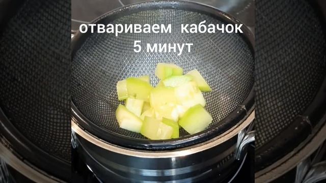 Пюре из кабачка для первого прикорма. Прикорм. Кабачок в прикорме. Рецепты для грудничков.