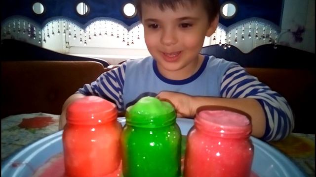 Как сделать опыт? Вулкан из цветной пены в домашних условиях. Видео для детей/Volcano