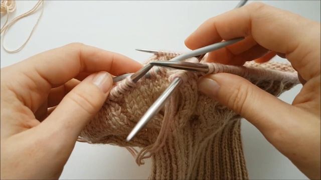 Женская шапка спицами - подробный мастер класс. Шапка спицами с градиентом. Вязание.