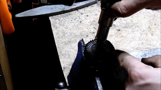 Как поменять шестерни на болгарке бош? Bosch GWS 1000