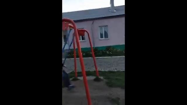 Советую посмотреть травма на качелях смешно