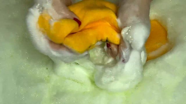 MR. PROPER; LAVENDER DETERGENT; GROUT SPONGES SQUEEZING;RINSING