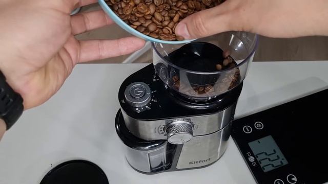 Измельчаю зерна на Kitfort KT-717(Обзор на кофемолку kitfort kt-717)