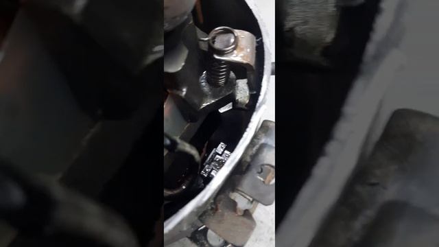 Одна из причин почему гремит компрессор домашнего холодильника