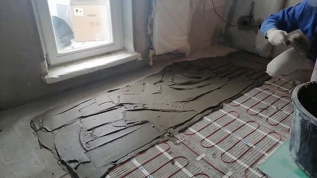 Монтаж тёплого пола под плитку. Монтаж нагревательного мата. Тёплый пол своими руками.