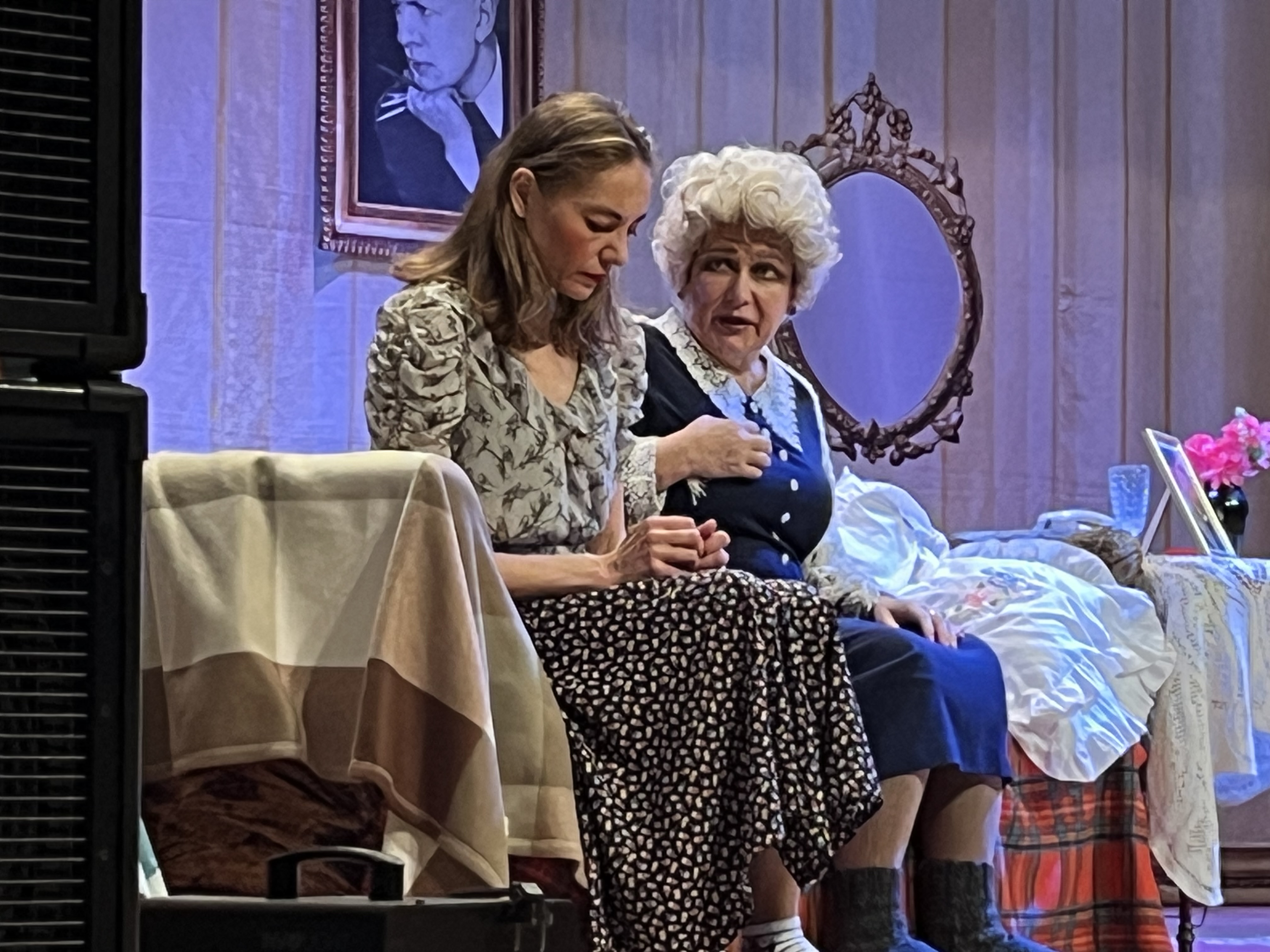 Спектакль "Фаина Раневская. Одинокая насмешница" на кольчугинской сцене.