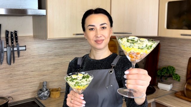 Салат "Любимчик застолья", до чего простой,но это первое к чему тянутся гости за праздничным столом