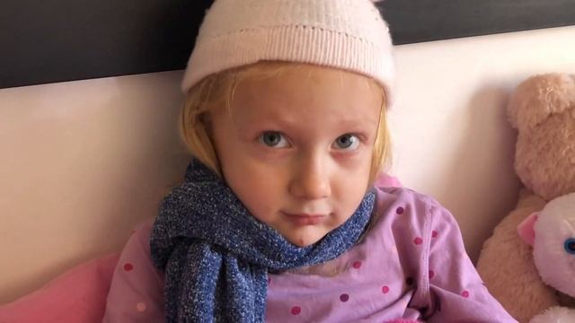 Арина поставила Укол самым большим шприцом. Мультики про Уколы от Pro Arina