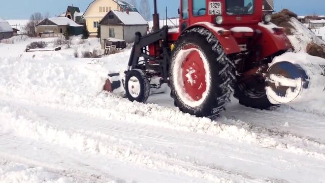 Трактор т40 чистка снега фронтальным погрузчиком