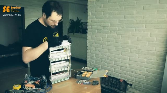 Сборка трехфазного распределительного щита для коттеджа