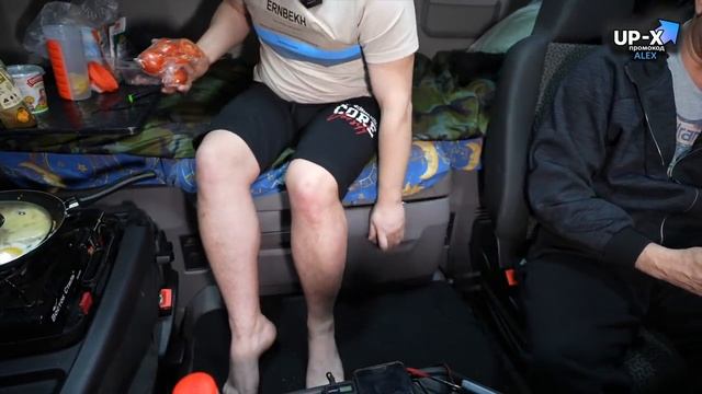 Русский дальнобойщик делится опытом с американским дальнобойщиком! Дая прямой эф