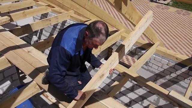 Устройство кровли. Часть 5. Выравнивание стропил, подкосы.