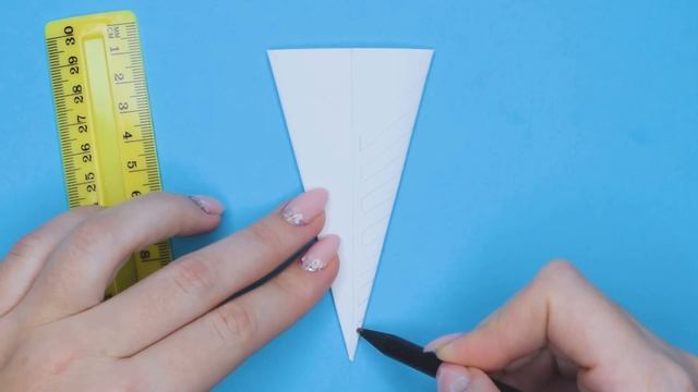 Как красиво вырезать СНЕЖИНКУ ИЗ БУМАГИ