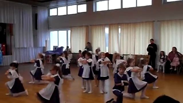Школьный танец