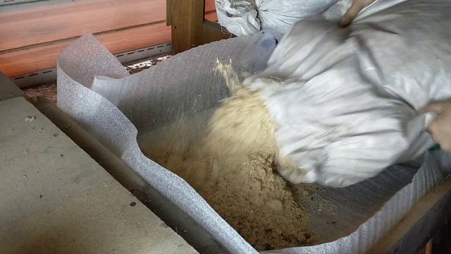 Утепление потолка гаража опилками // быстрый и дешевый способ