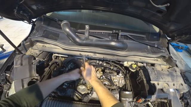Как правильно заменить свечи зажигания Volvo V40, S60, S80?