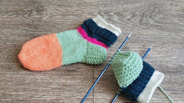 Детские носки спицами ✨ из остатков пряжи ? без шва ?