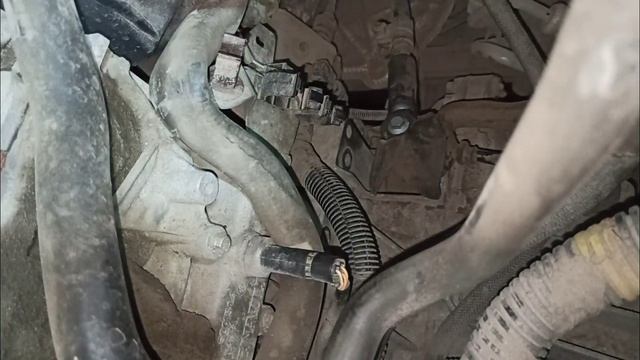 как снять стартер на Renault
