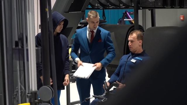 Чемпион Мира по Армрестлингу притворился новичком | Пранк с AKIMBO 69